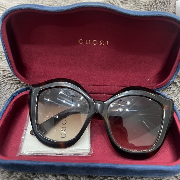 GUCCI CAT EYE SUNGLASSES - Picture 1 of 5